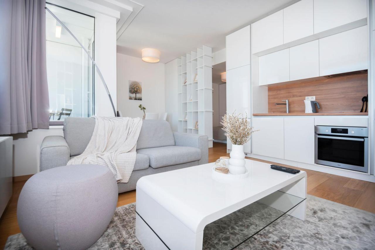 Luxury 1Bdrm On The 28Th Floor Apartment Братислава Екстериор снимка