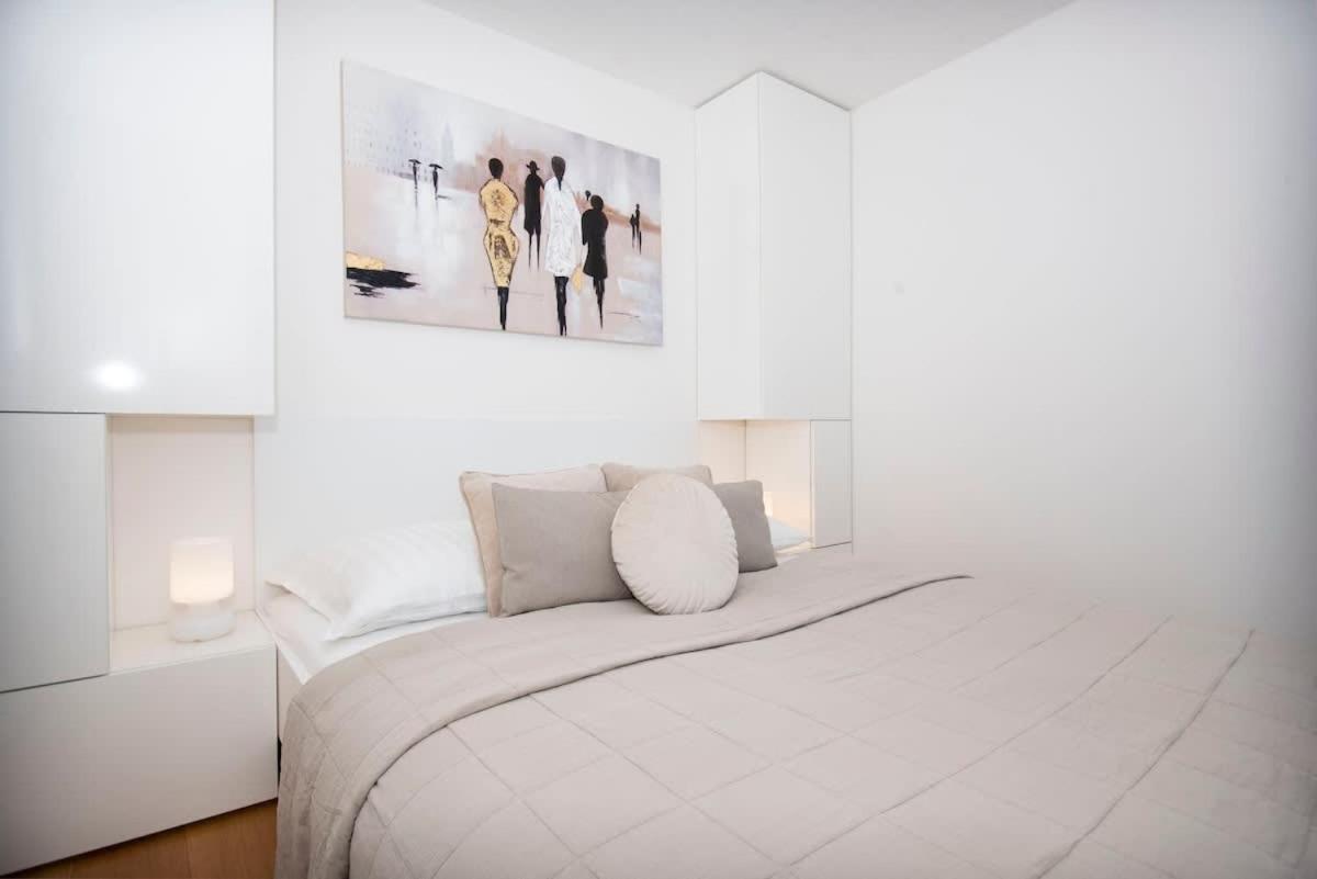 Luxury 1Bdrm On The 28Th Floor Apartment Братислава Екстериор снимка