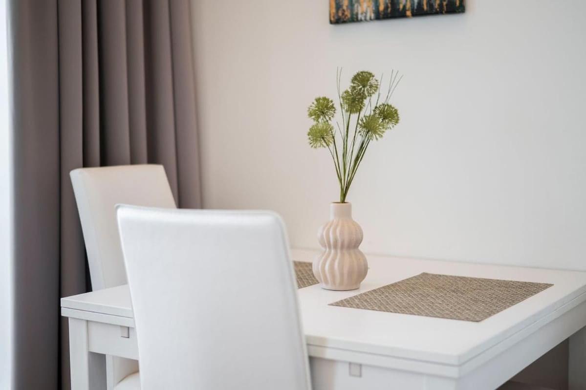 Luxury 1Bdrm On The 28Th Floor Apartment Братислава Екстериор снимка