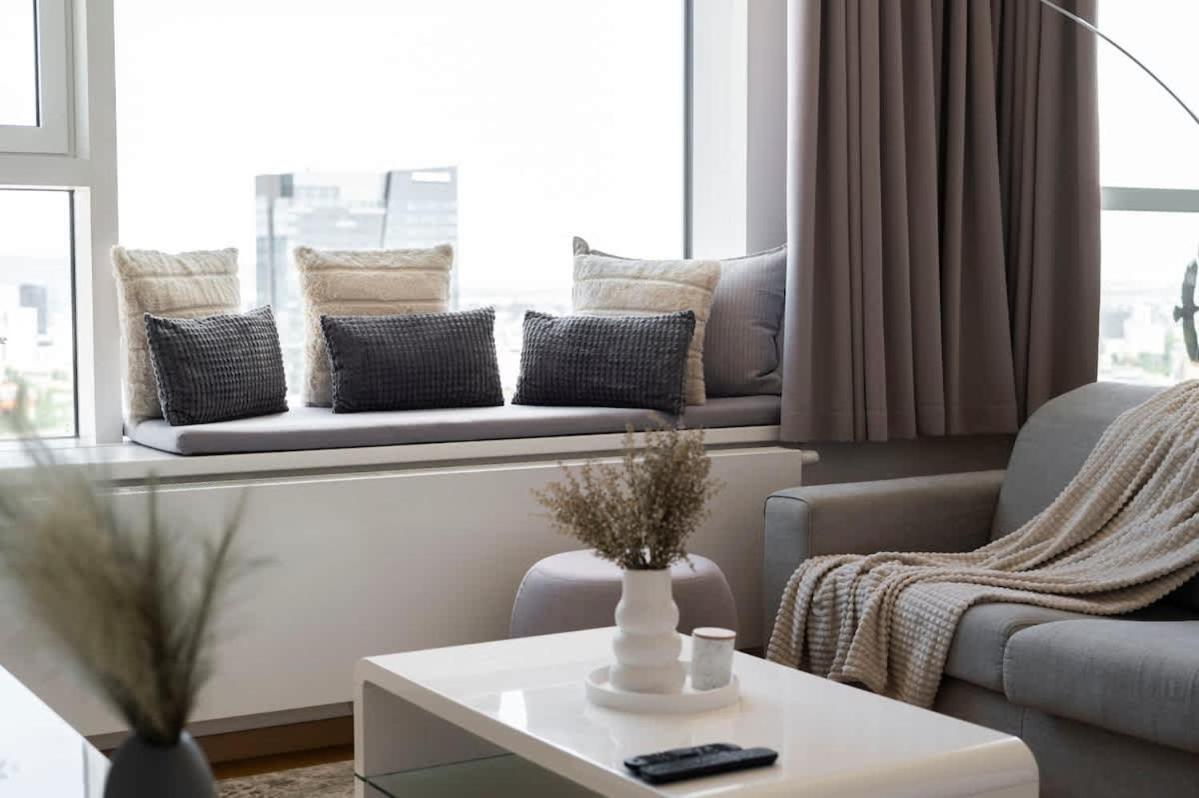 Luxury 1Bdrm On The 28Th Floor Apartment Братислава Екстериор снимка